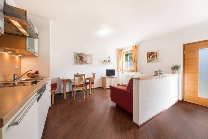 Ferienwohnung für 4 Personen, mit Garten im Dorf Tirol