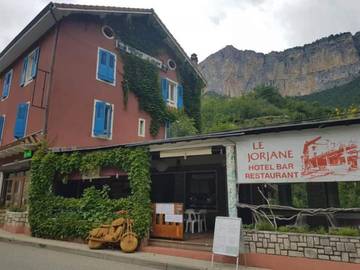 Hôtel pour 2 personnes, avec terrasse et vue, animaux acceptés à Choranche