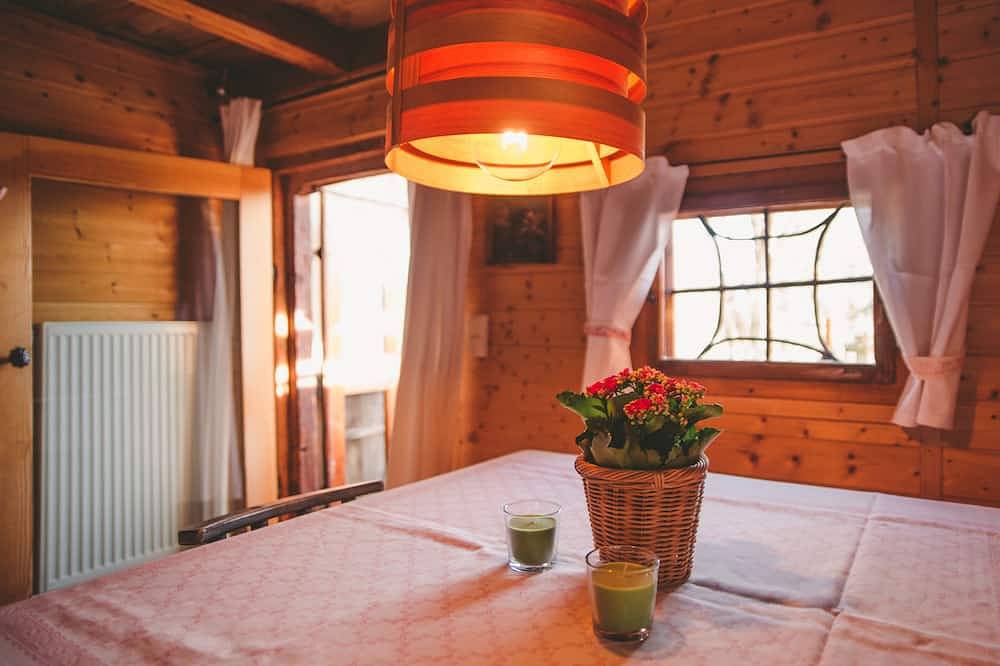 Kuscheliges, gemütliches Blockhaus für 2 mit Garten in Seenähe,  Hunde welcome in Krumpendorf am Wörthersee, Klagenfurt-Villach