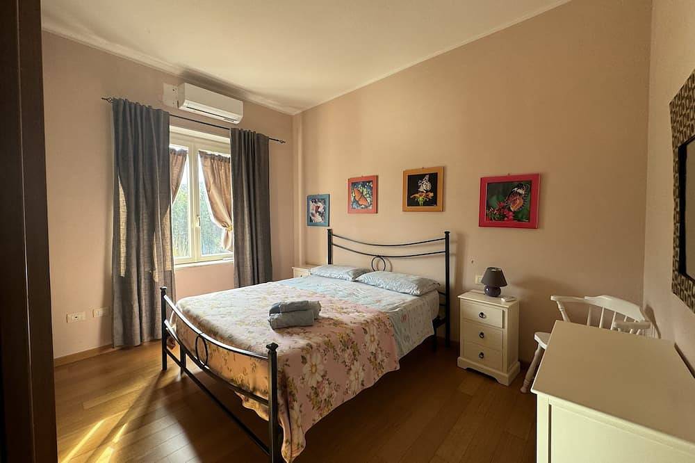 Villa of flowers, nestled in the green between the sea and the mountains. in Poggio dei Pini, Capoterra