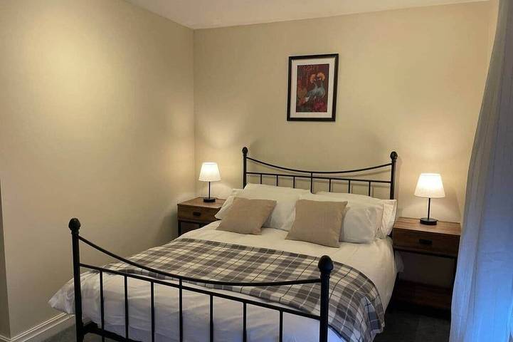 Panoramic Peak Views 3 Bed Log Fire Hill Walks in Glossop, Derbyshire