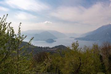 Gîte pour 6 personnes, avec vue sur le lac ainsi que terrasse et piscine, animaux acceptés dans Perledo