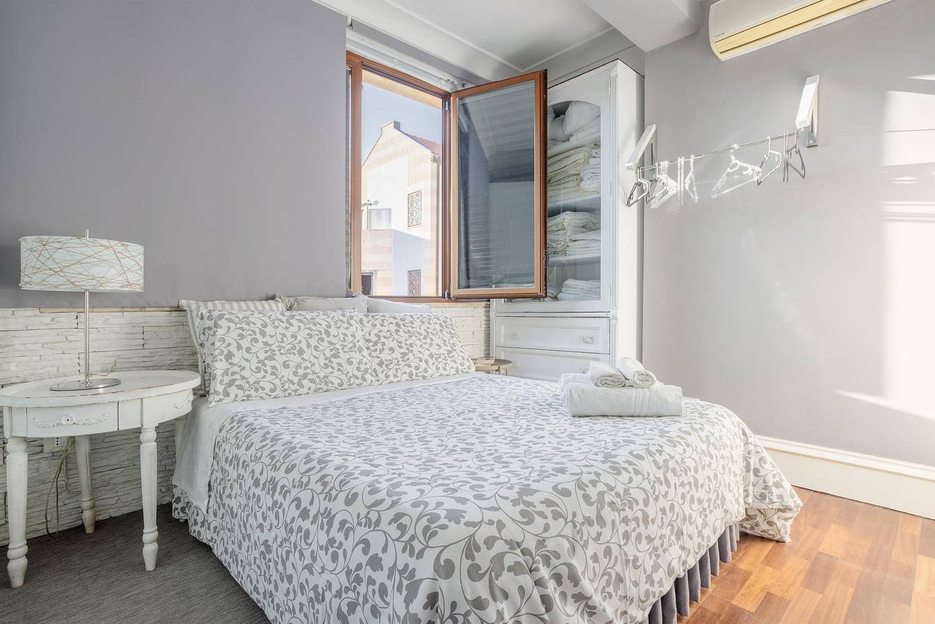 Casa vacacional "Villa Degli Ulivi Flora" con jardín privado y Wi-Fi in Playa Mondello, Palermo