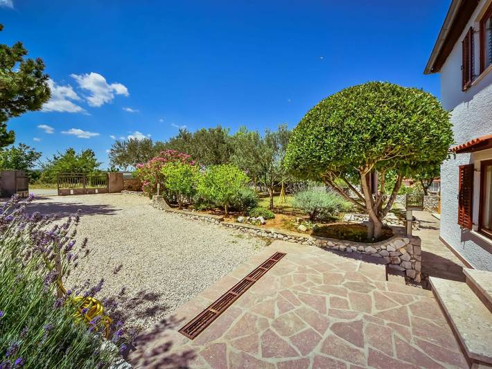Ferienhaus für 10 Personen, mit Balkon und Terrasse sowie Garten in Maslenica - 2