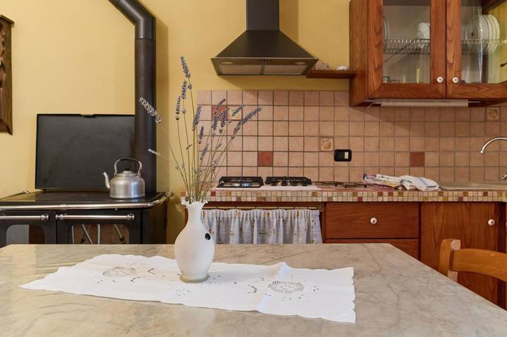 Gîte pour 2 personnes, avec jardin et vue à Suvereto