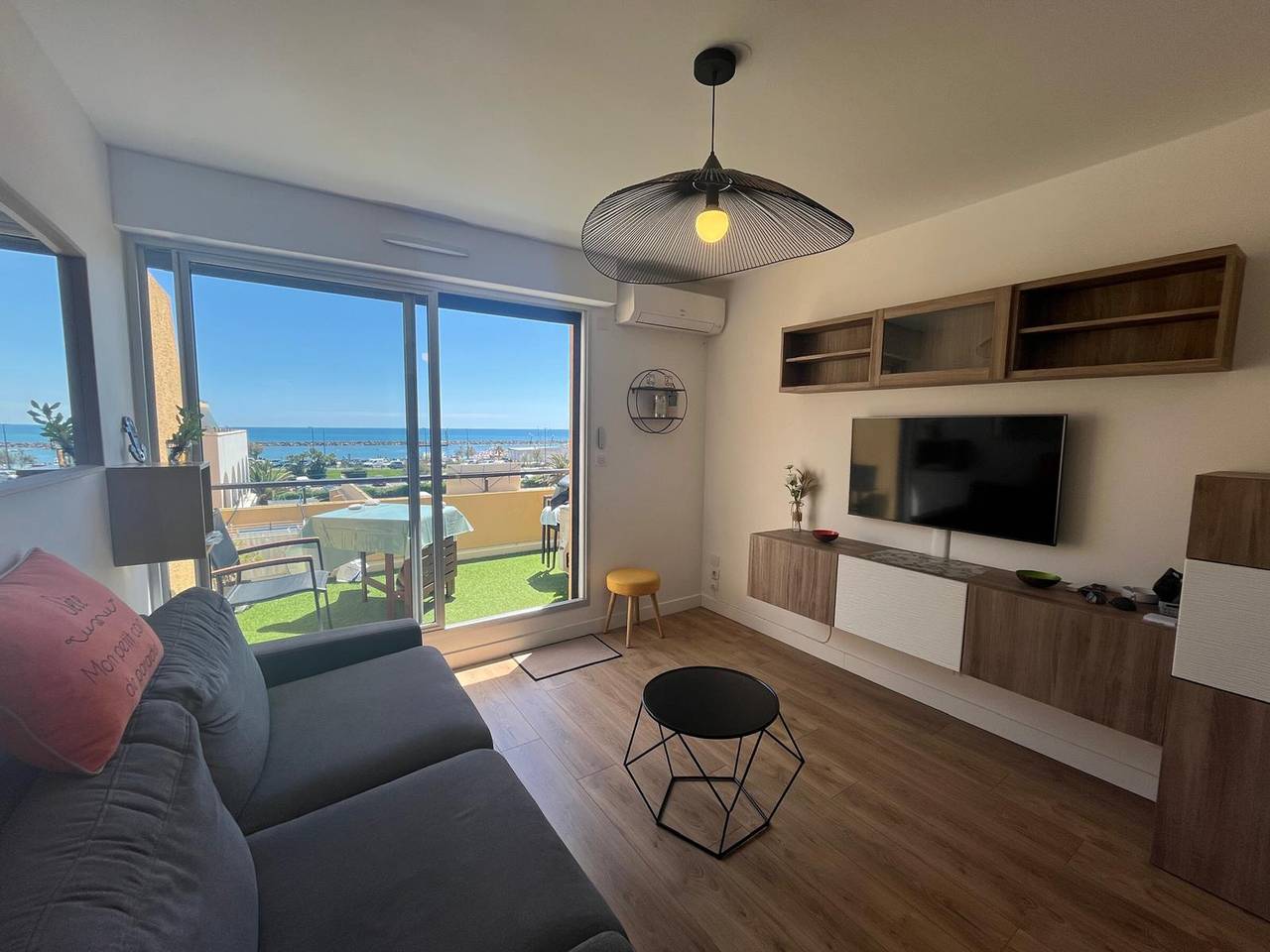 Ganze Wohnung, Studio in Sète mit Meerblick, Klimaanlage und privatem Parkplatz in Sete, Côte d'Améthyste