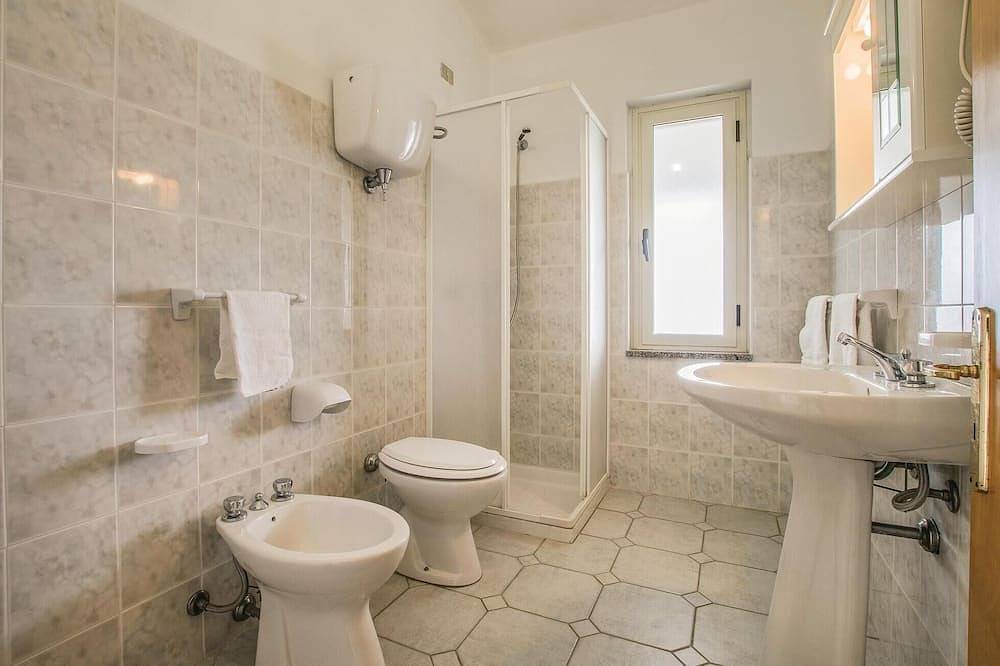 Appartement entier, Charmant appartement à Ricadi avec piscine extérieure in Santa Maria (Vibo Valentia), Ricadi (municipality)