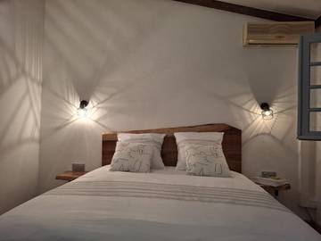 Gîte pour 2 personnes, avec jardin et terrasse ainsi que vue et piscine dans Riviere Du Mat