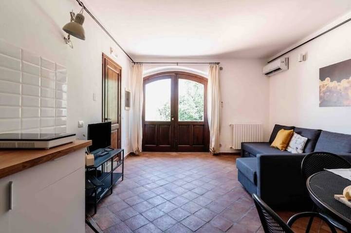 Beautiful 1-bedroom cottage with Ac in charming Sicilia in Caltagirone, Caltagirone region