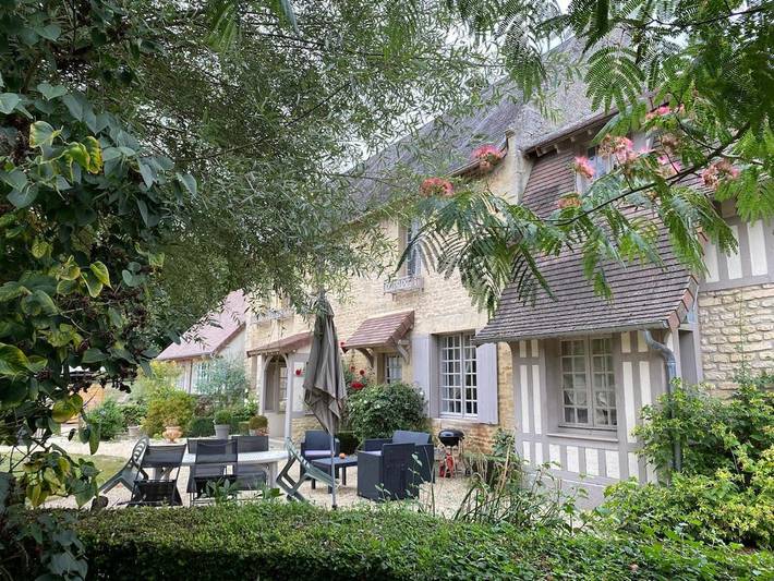 Location de vacances pour 8 personnes, avec terrasse et jacuzzi à Thaon