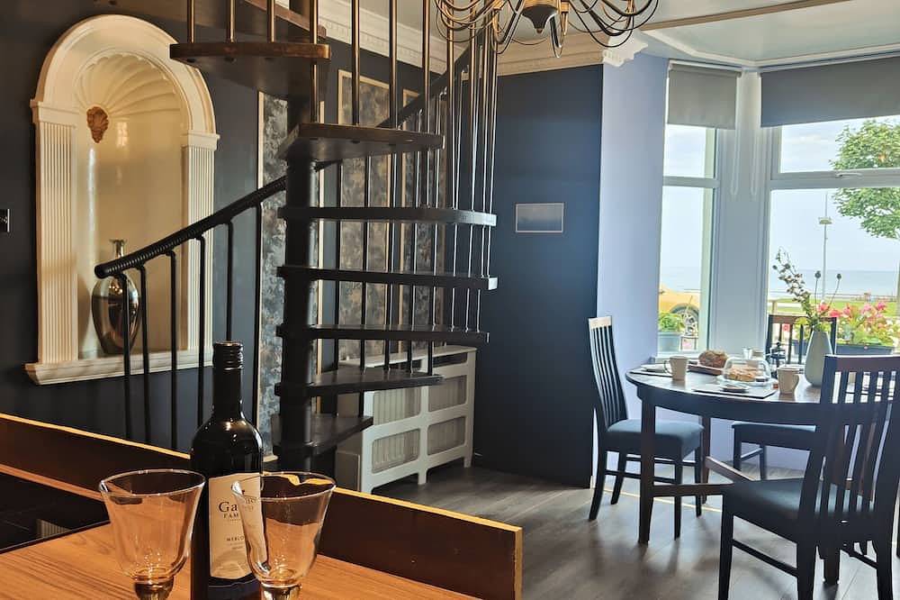 Entire apartment, 2 bedroom  duplex apartment with spiral staircase in Newcastle (County Down), County Down