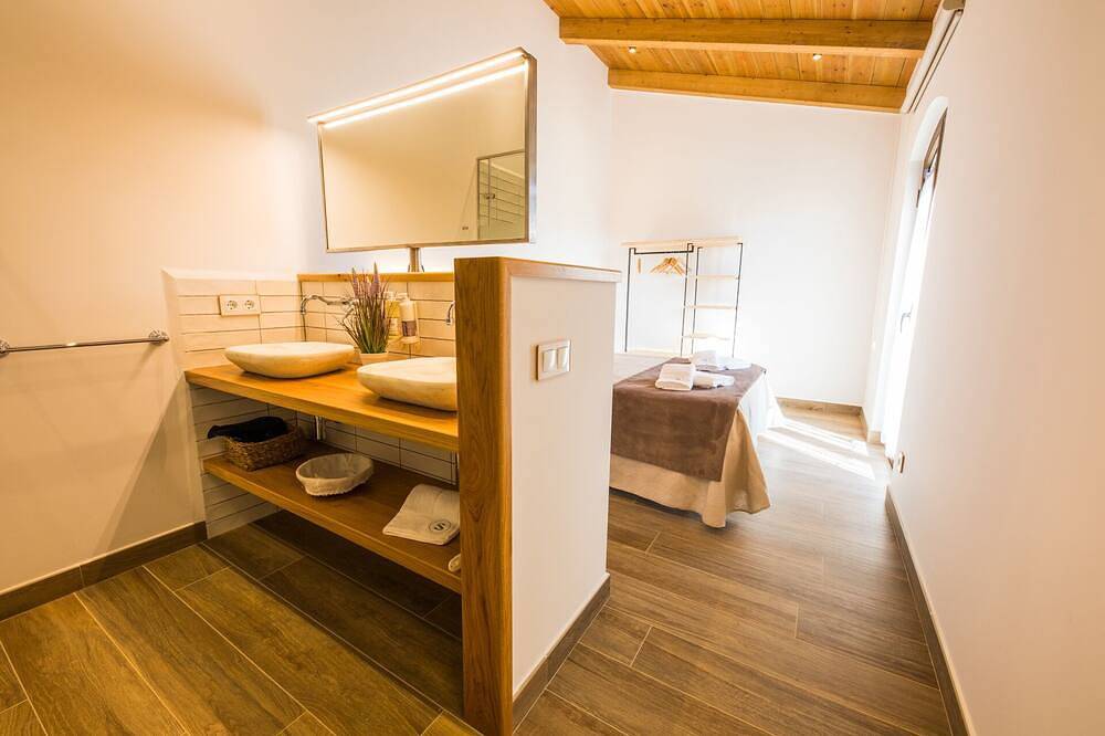 Masia De Dalt in San Juan de las Abadesas, Pirineo Catalan