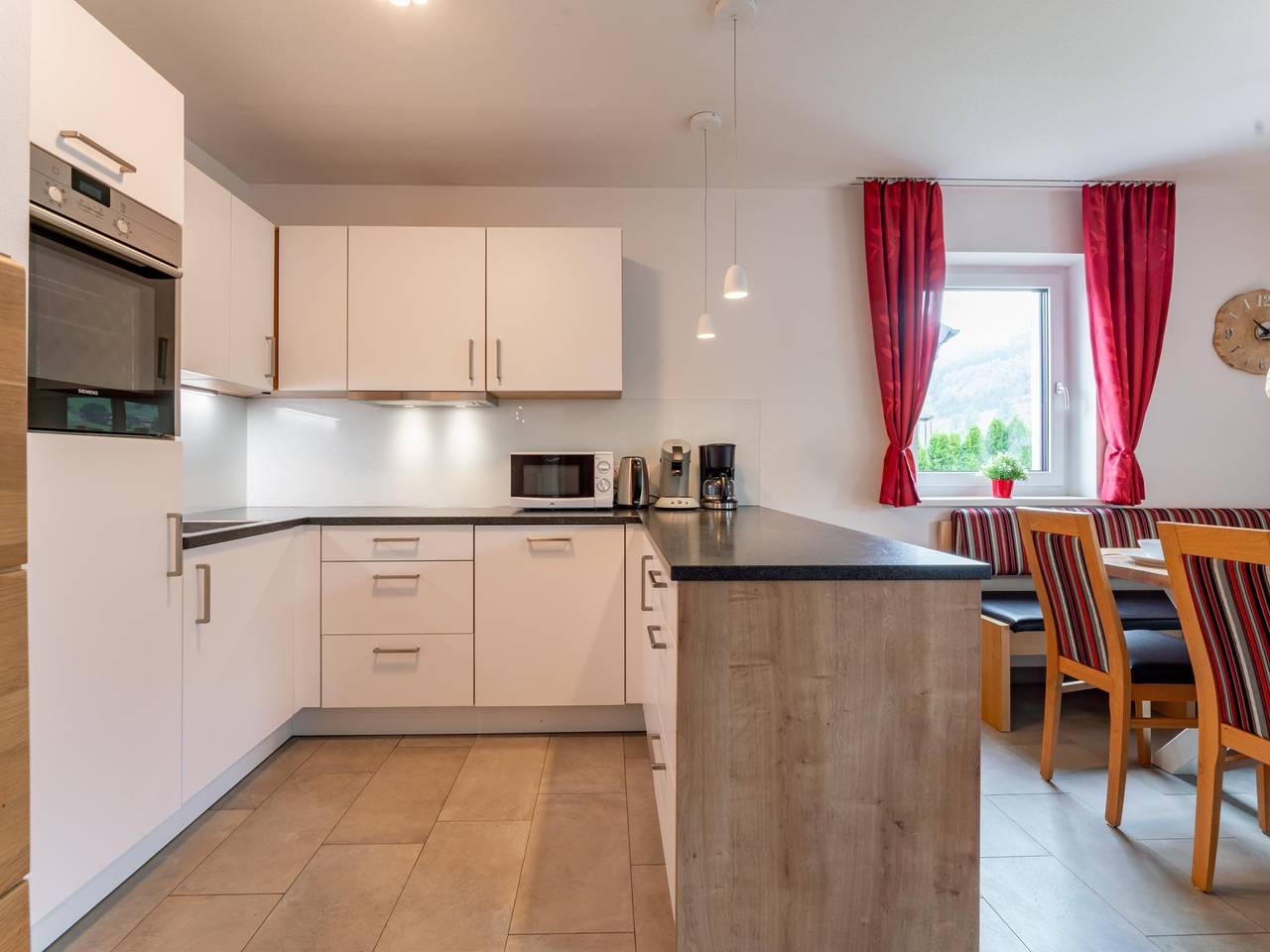 Geheel appartement, Modern appartement met houtkachel & groot terras in Leogang, Pinzgau