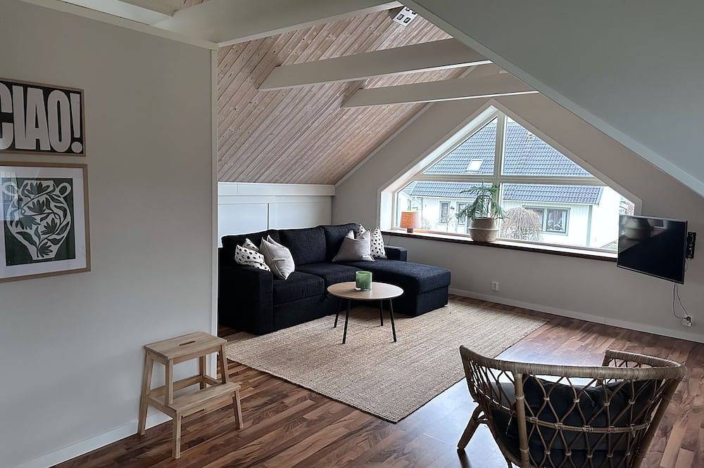 Cozy apartment in own house with terrace near Lassalyckan in Ulricehamn, Västergötland