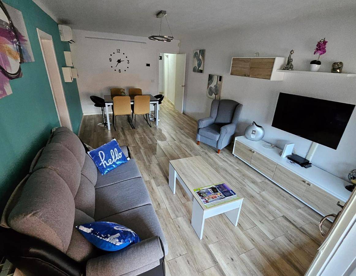 Apartamento entero, Three-Bedroom Apartment in Figueras, Alt Empordà