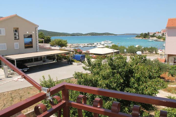 Ferienwohnung für 7 Personen, mit Balkon/Terrasse in Grad Šibenik