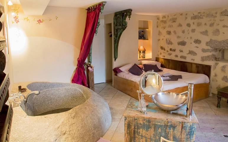 Chambre d’hôte pour 4 personnes, avec terrasse ainsi que vue et jardin à Génolhac