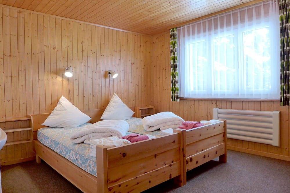 Prachtig vrijstaand vakantiehuis met Tv, patio, panorama, parking en huisdieren toegestaan in Bürchen, Walliser Alpen