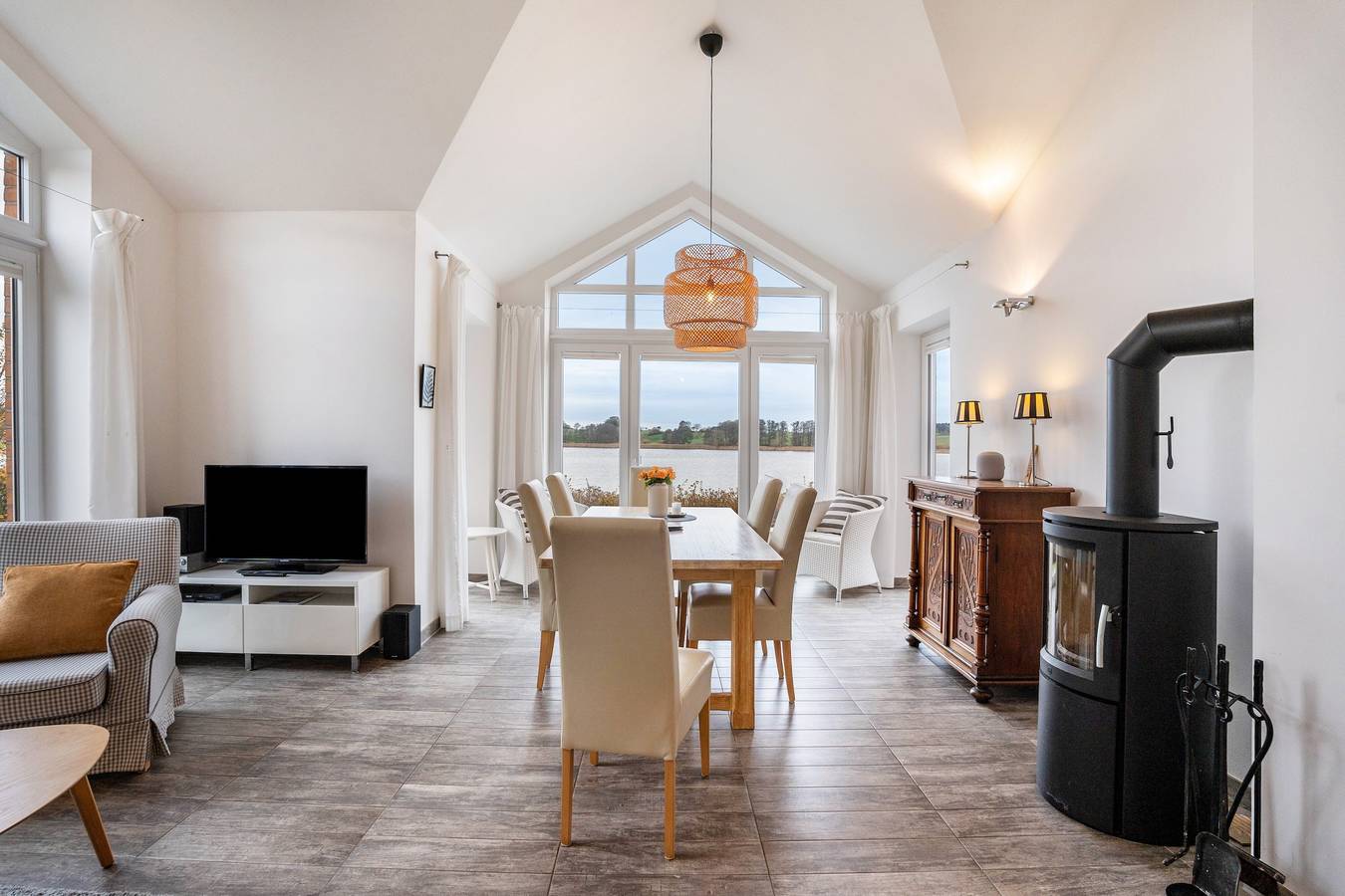 Ferienhaus 'Schwanenuferhaus' mit Meerblick, privater Terrasse und Wlan in Kosel, Rendsburg-Eckernförde
