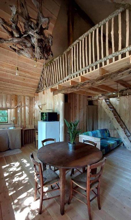 Tente pour 8 personnes, avec Jacuzzi et Terrasse ainsi que Jardin et Piscine en Corrèze