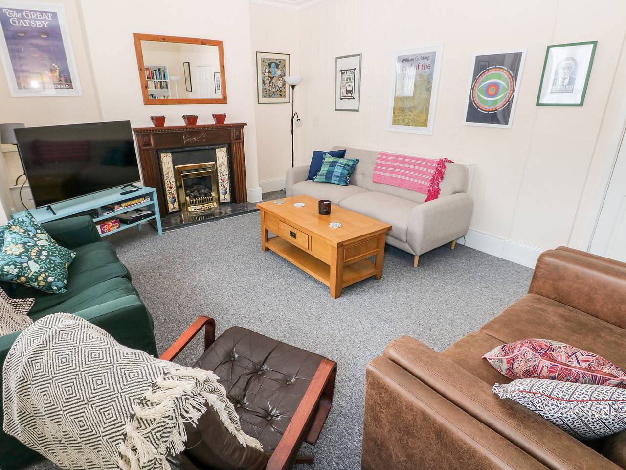 Entire apartment, The Bookshelf in Swansea region