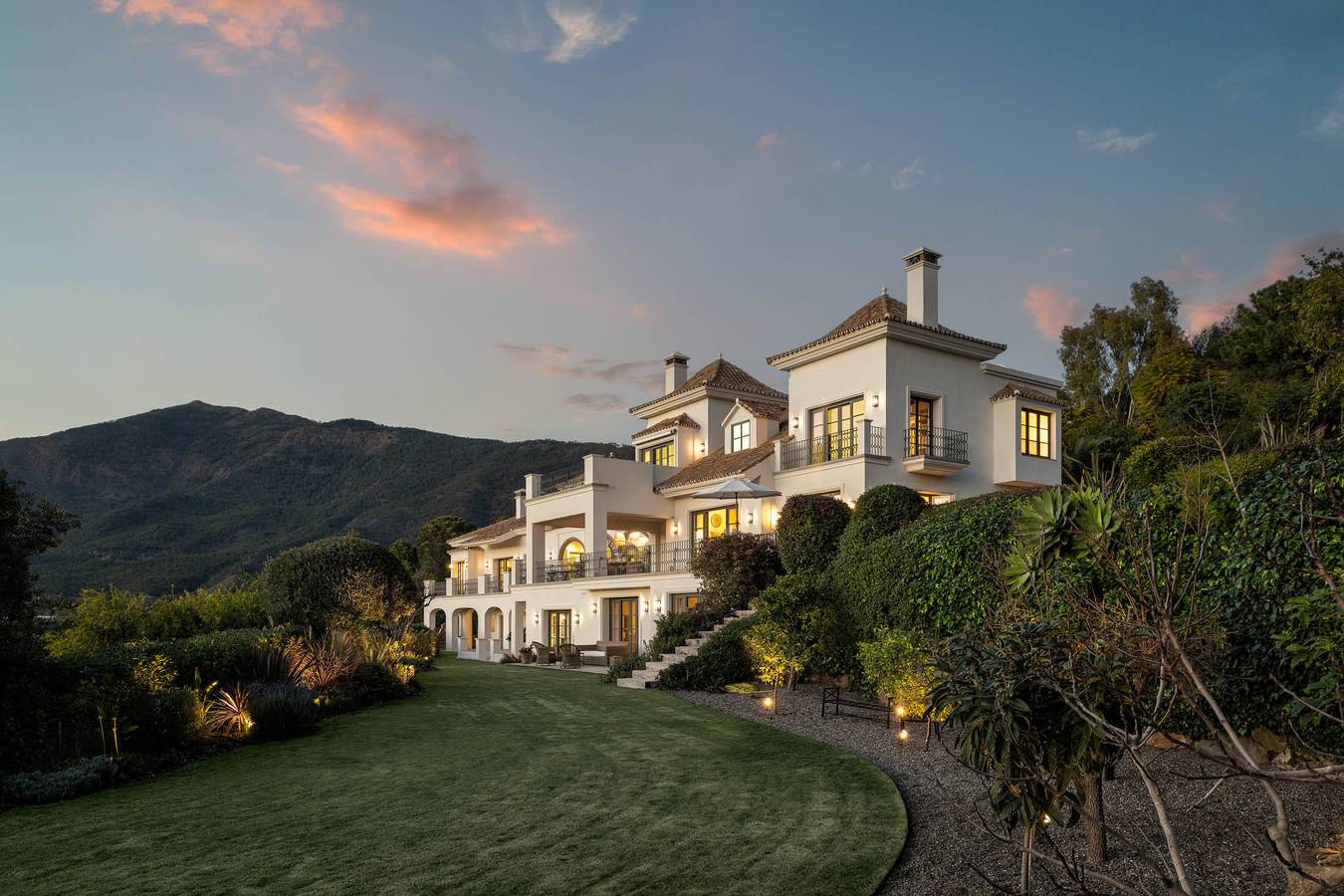 Villa for 14 people with terrace in Marbella Centre, Marbella