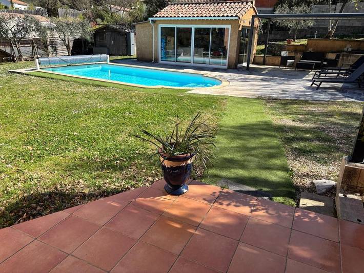 Location de vacances pour 10 personnes, avec piscine ainsi que jardin et terrasse à Mons (Gard) - 4