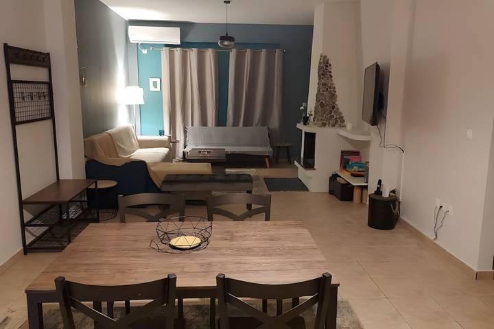 Entire apartment, Apartment 'Aegina Luxury' with Mountain View, Wi-Fi and Air Conditioning in Aegina City, Aegina
