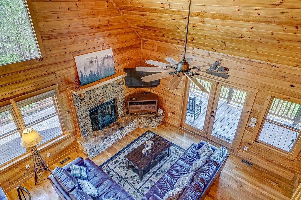 Schöne Berghütte mit Whirlpool, Billardtisch, 3 Decks und eine tolle Aussicht! in Chattahoochee National Forest