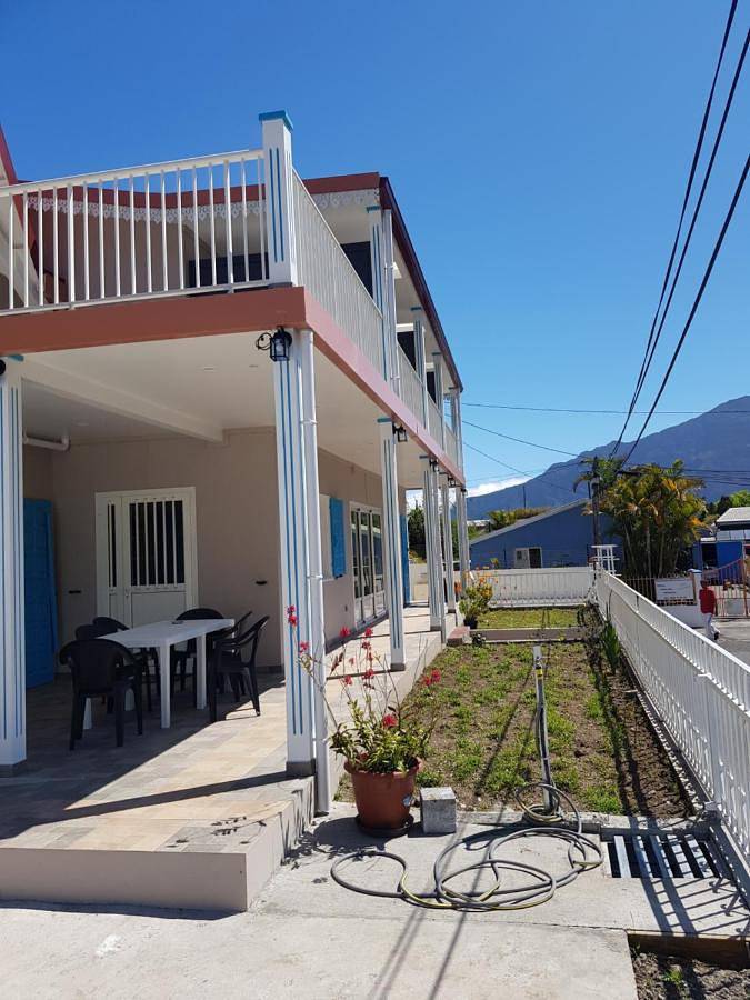 Chambre d’hôte pour 4 personnes, avec piscine ainsi que vue et terrasse à Cilaos - 4