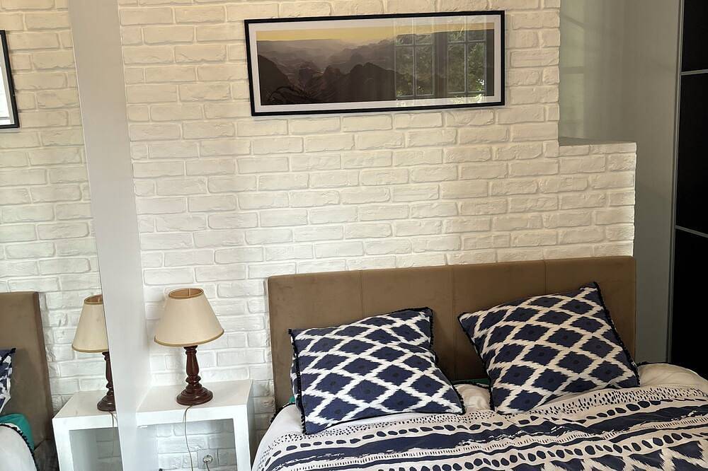 Modern house with garden telecommuting space in Bobigny, Seine-Saint-Denis