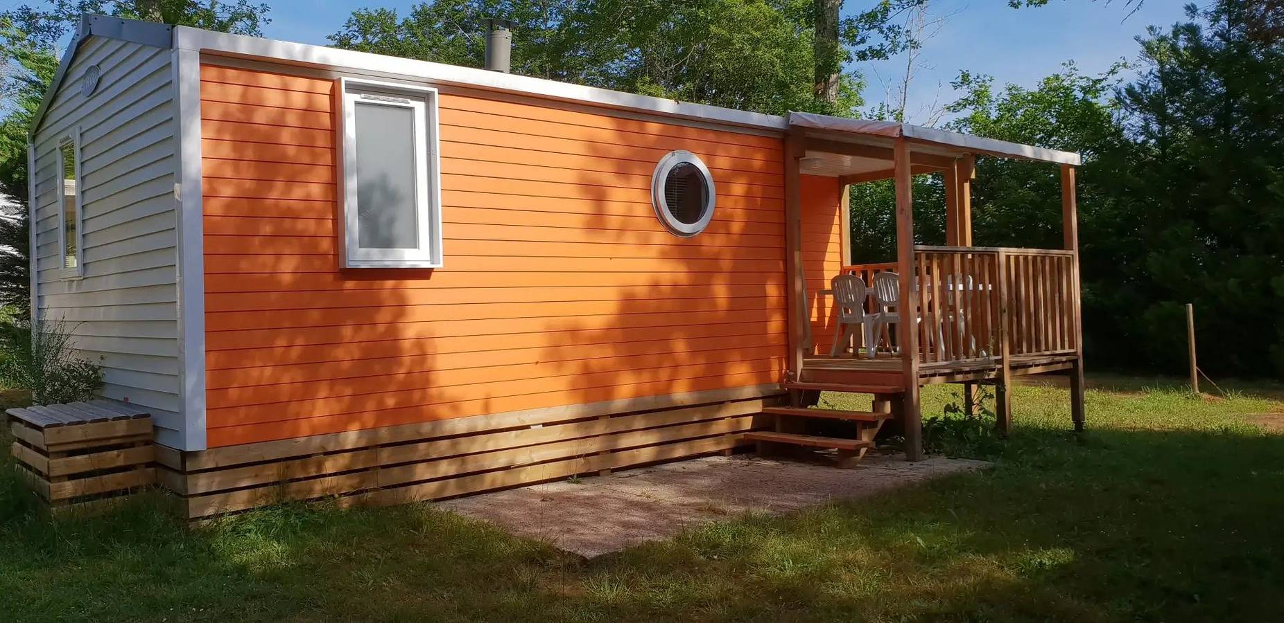 Zecamping 4* familial piscine chauffée pet friendly mobil-home 24m2 in Sainte-Nathalène, Périgord Noir