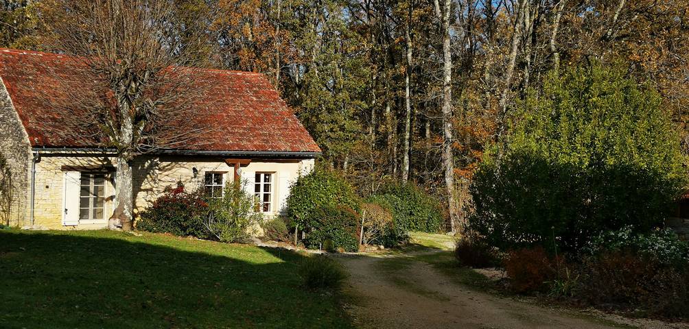 Gîte pour 6 personnes, avec jardin ainsi que piscine et terrasse à Rampoux