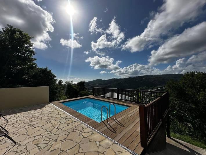 Gîte pour 2 personnes, avec piscine ainsi que vue et jardin à Rivière-Pilote - 2