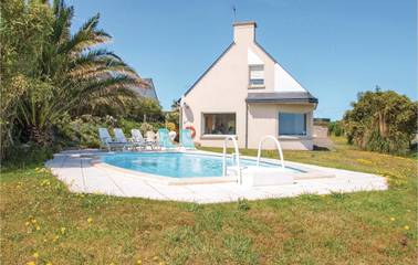 Gîte pour 6 personnes, avec piscine ainsi que terrasse et jardin dans L Armor