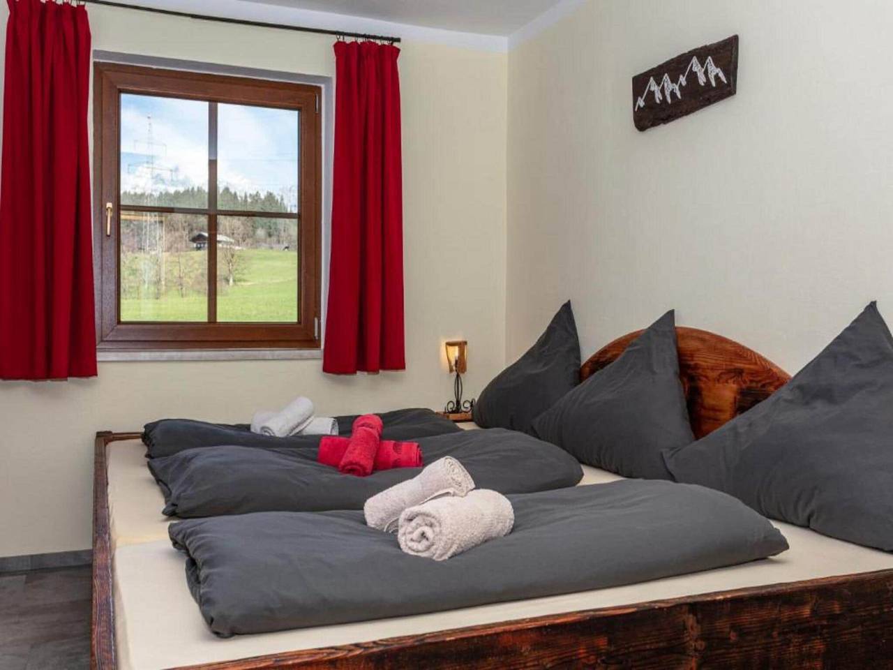 Ganze Wohnung, Ferienwohnung am Bauernhof mit Außenwhirlpool in Saalfelden am Steinernen Meer, Pinzgau