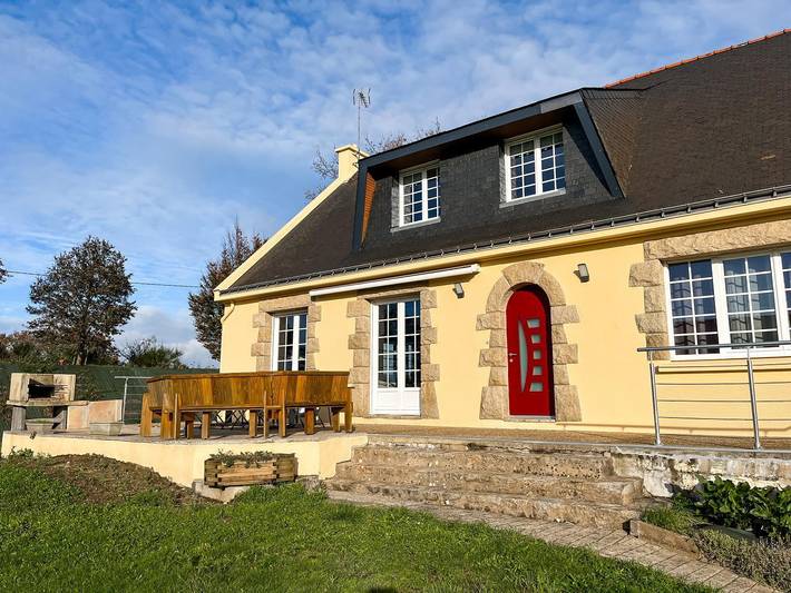 Gîte pour 11 personnes, avec Terrasse ainsi que Jardin et Vue à Plescop