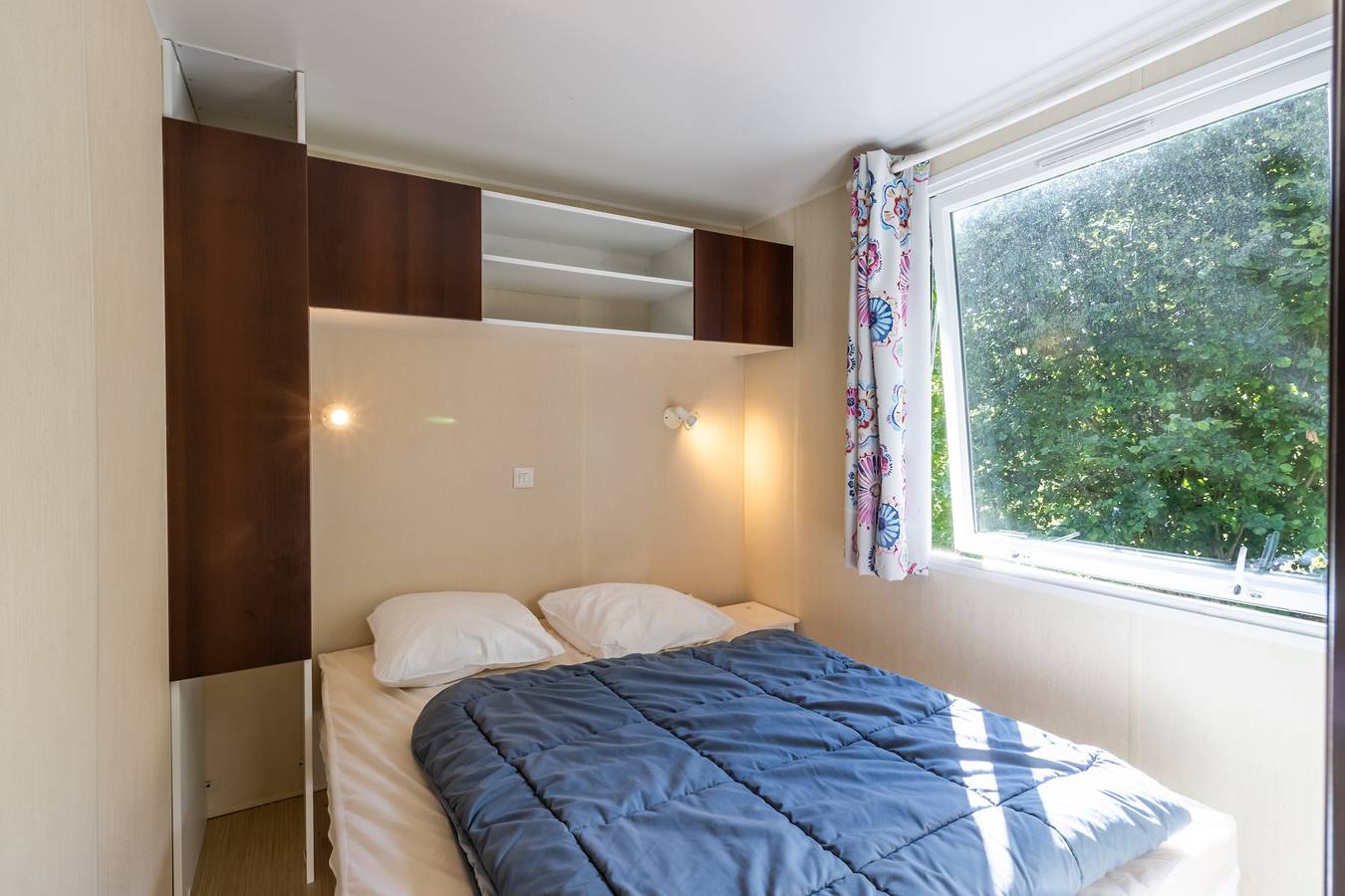 Mobile Home 'Le Panoramique' with Shared Pool, Private Terrace and Wi-Fi in Saint-Pompont, Périgord Noir