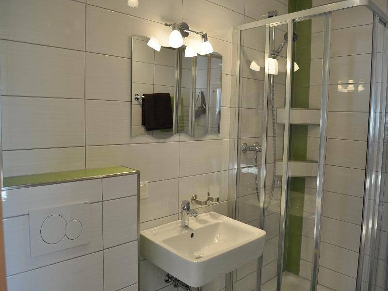Doppelzimmer (mit Zusatzbett) mit Dusche und Wc in Göriach, Lungau
