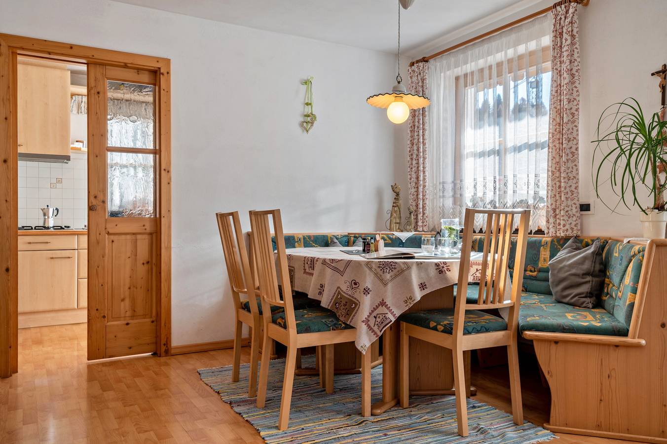 Appartamento intero, Appartamento '1' con vista sulle montagne, giardino in comune e Wi-Fi in Badia, Dolomiti Superski