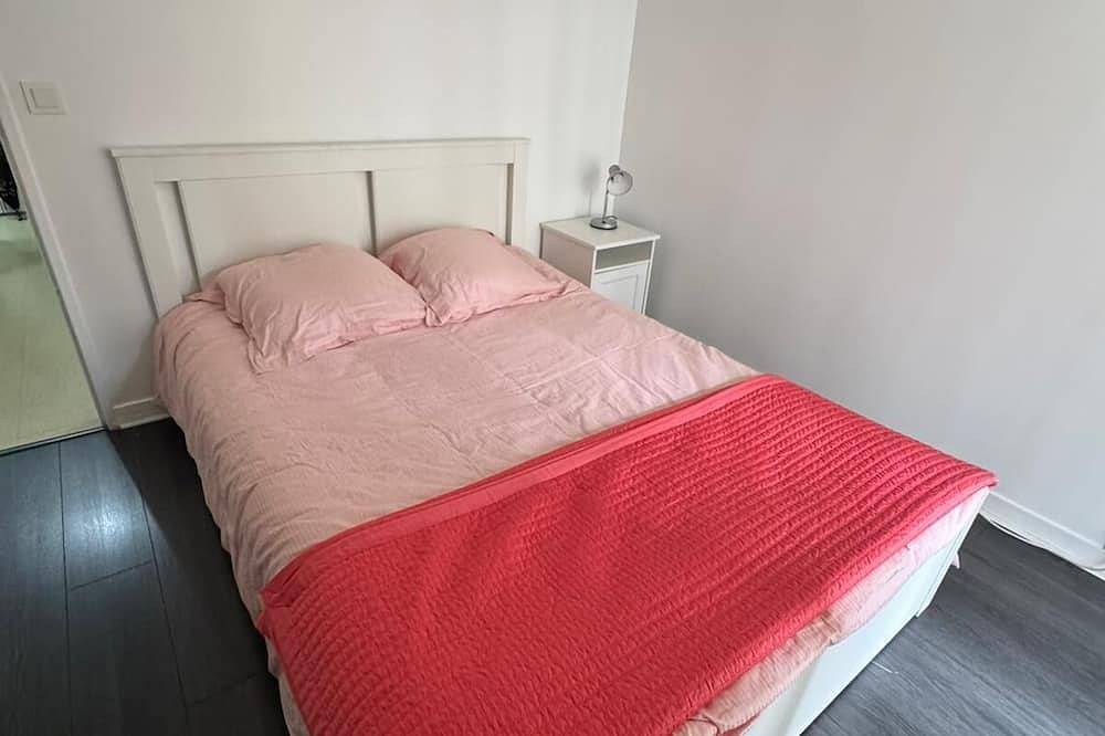 Entire apartment, Spacious77 M² 3-room apartment with balcony overlooking inner garden in Issy-les-Moulineaux, Hauts-de-Seine