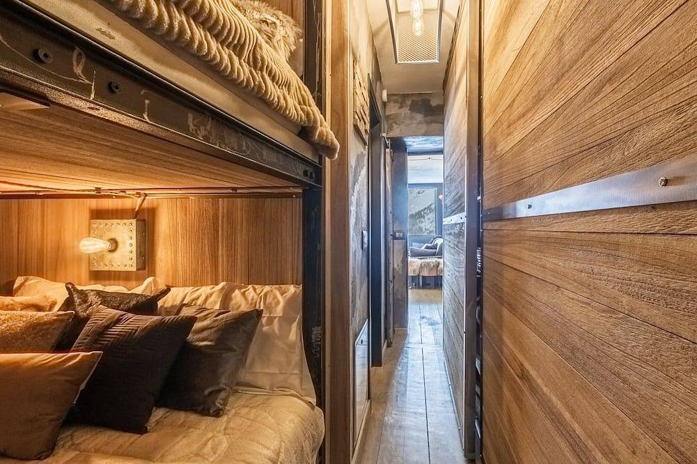 Entire apartment, Cozy Studio in Cervinia with Direct Ski Slope Access in Cervinia Cielo Alto, Valtournenche