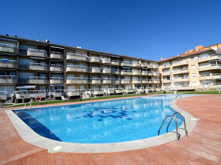 Ferienwohnung für 4 Personen, mit Kinderpool und Pool sowie Balkon, mit Haustier in Els Griells