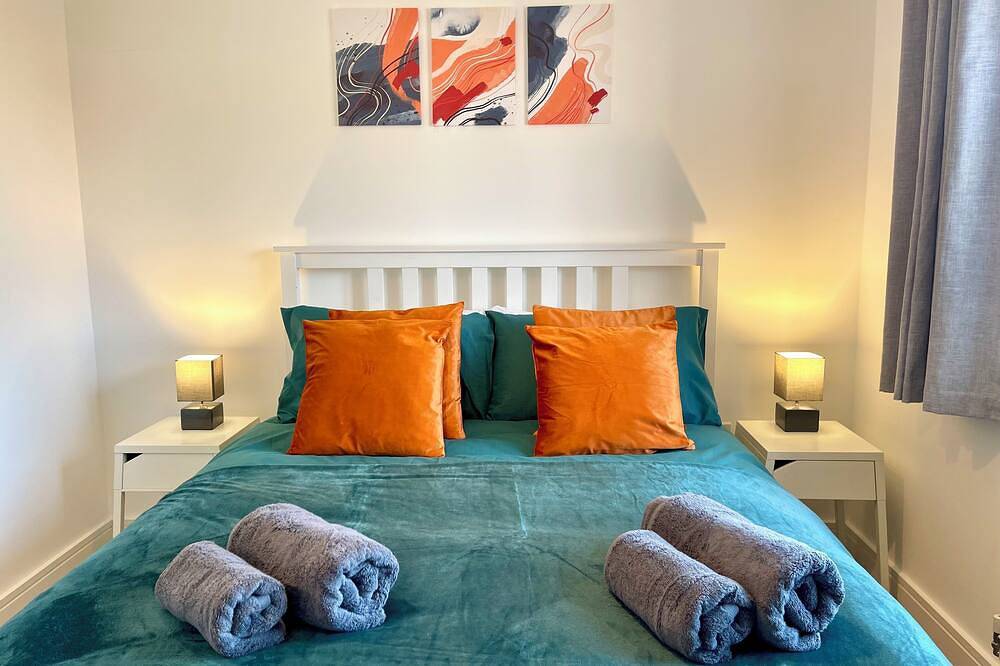 New Cosy Stylish 2 bedroom / 2 bathroom House with Parking, in Bishops Stortford in Bishop's Stortford, Hertfordshire