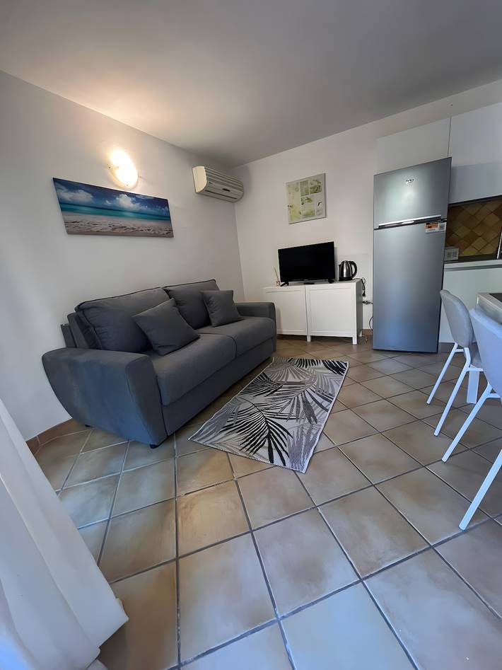 Maison de vacances "Résidence Orizzonti App N 3" avec terrasse privée et A/C in Quinta Spiaggia, Golfo Aranci