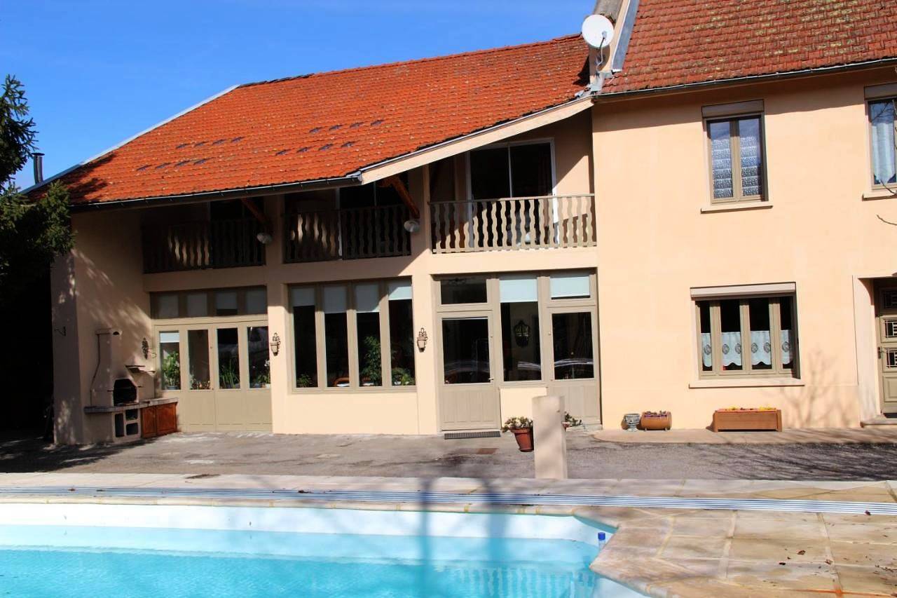 Double Room with Private Bathroom in Saint-Siméon-de-Bressieux, Isère