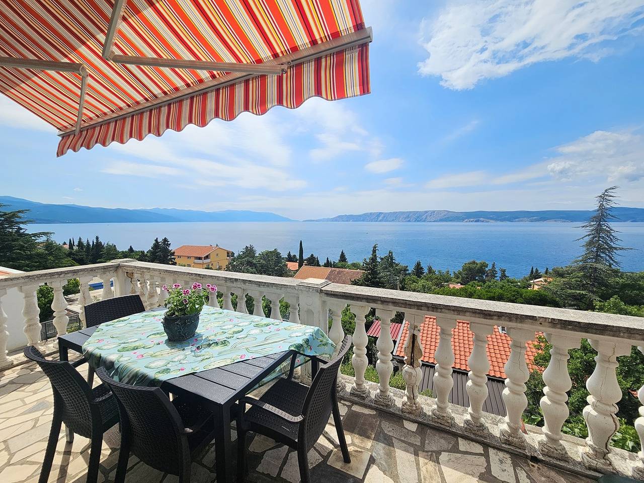 Ganze Wohnung, Apartment mit Balkon und Meerblick in Plaža Bribirska obala, Novi Vinodolski