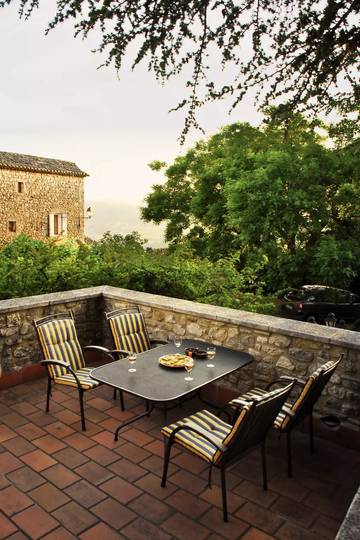 Gîte pour 6 personnes, avec jardin à Cornillon