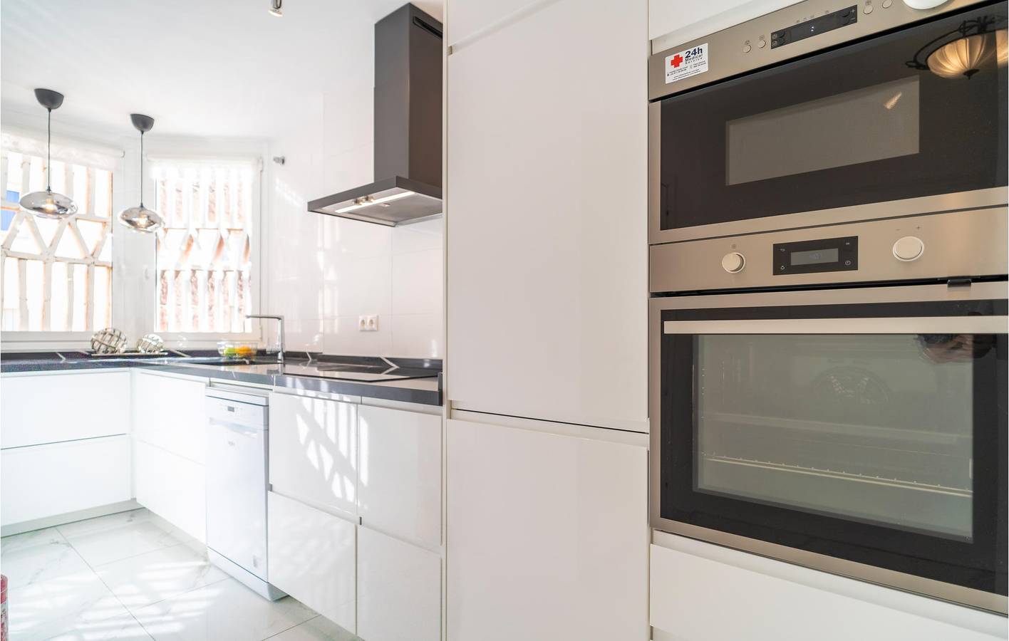 Entire holiday apartment, Sea View Apartment with Pool & Parking in La Cala de Mijas, Mijas