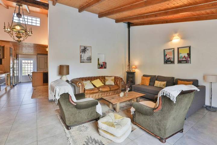 Location de vacances pour 10 personnes, avec piscine ainsi que jardin et terrasse dans Office De Tourisme De Longeville Sur Mer - 2